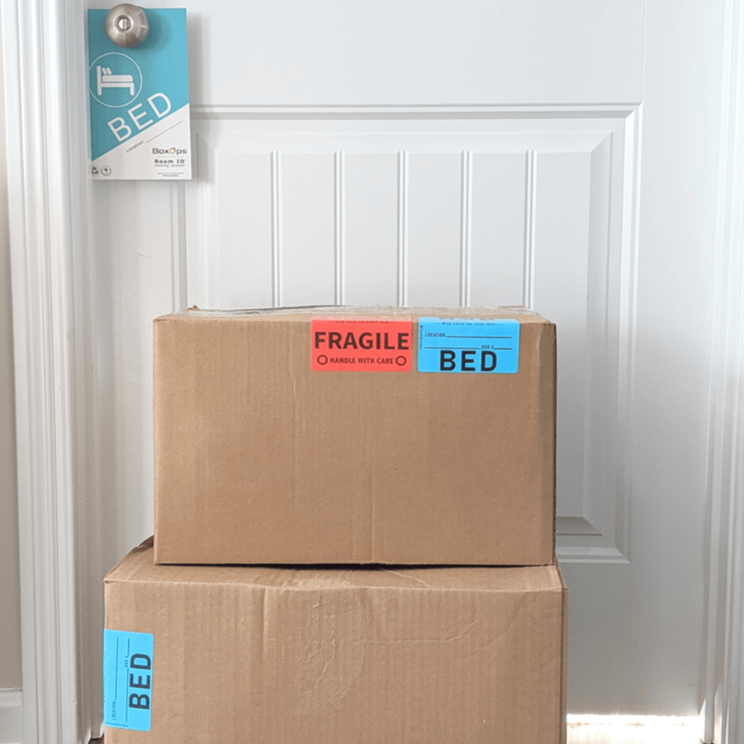 Room ID moving system with fragile stickers on moving boxes